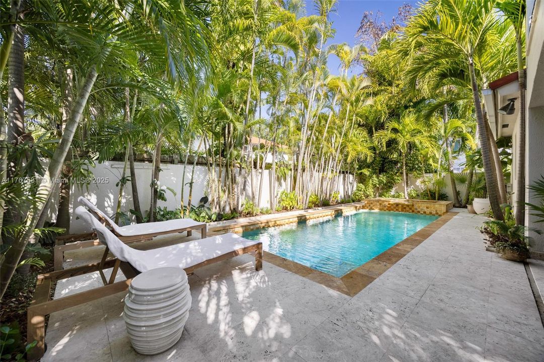 Recently Sold: $2,585,000 (3 beds, 2 baths, 2920 Square Feet)