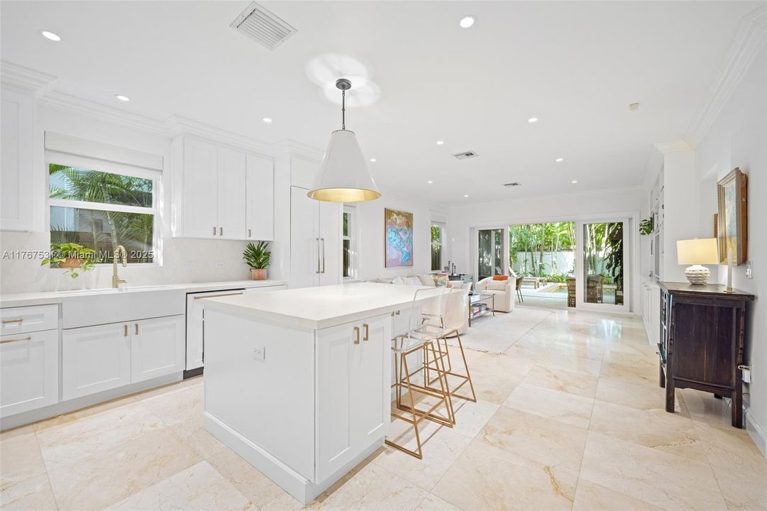 Recently Sold: $2,585,000 (3 beds, 2 baths, 2920 Square Feet)