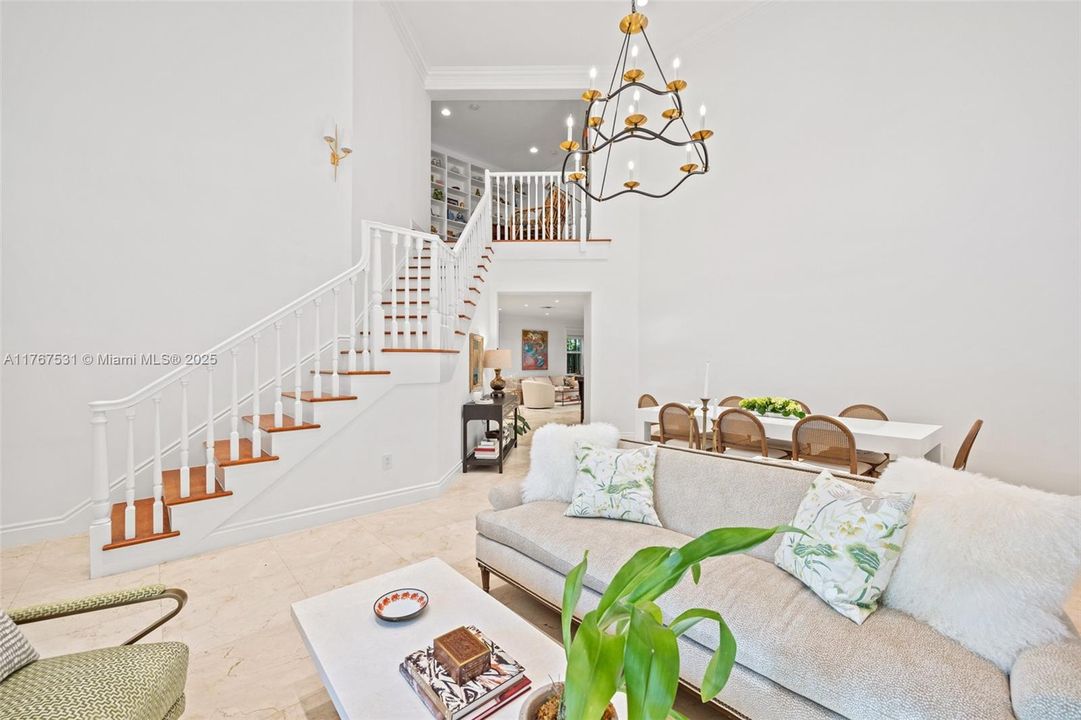 Recently Sold: $2,585,000 (3 beds, 2 baths, 2920 Square Feet)