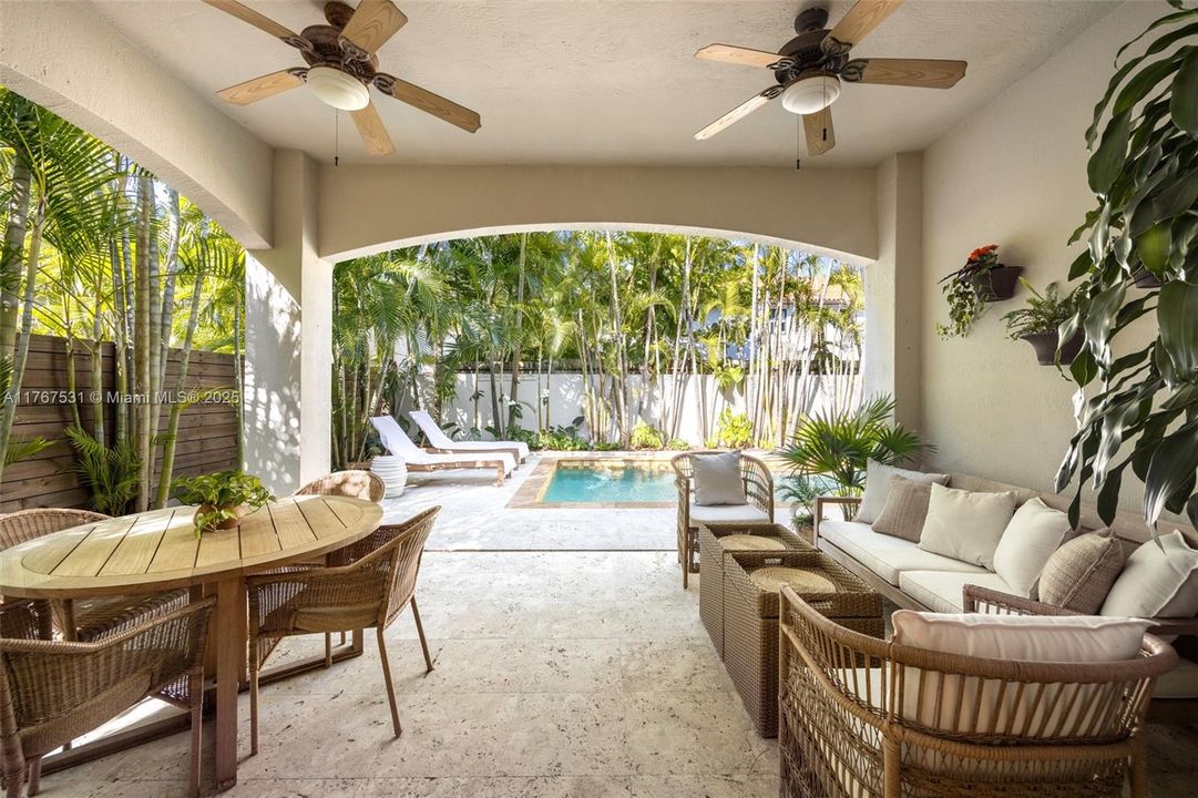 Recently Sold: $2,585,000 (3 beds, 2 baths, 2920 Square Feet)