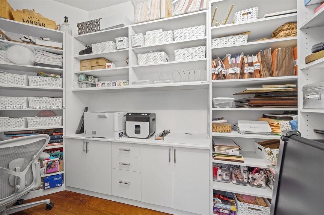 Recently Sold: $2,585,000 (3 beds, 2 baths, 2920 Square Feet)