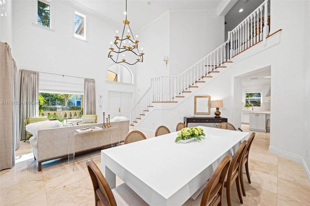 Recently Sold: $2,585,000 (3 beds, 2 baths, 2920 Square Feet)