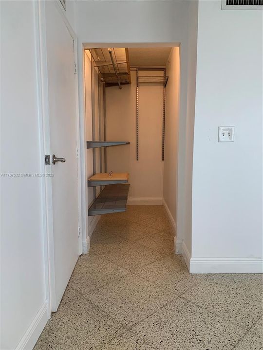 最近售出: $298,000 (2 贝兹, 2 浴室, 962 平方英尺)