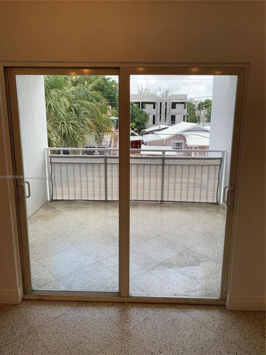 最近售出: $298,000 (2 贝兹, 2 浴室, 962 平方英尺)