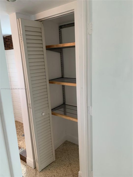 最近售出: $298,000 (2 贝兹, 2 浴室, 962 平方英尺)