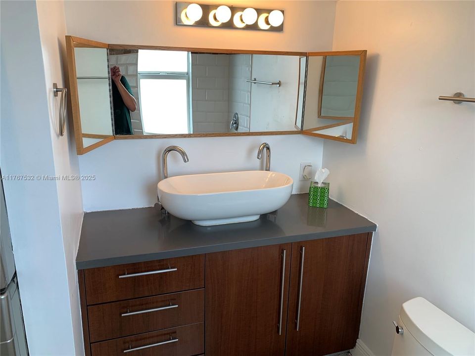 最近售出: $298,000 (2 贝兹, 2 浴室, 962 平方英尺)