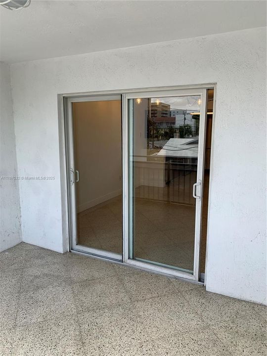 最近售出: $298,000 (2 贝兹, 2 浴室, 962 平方英尺)