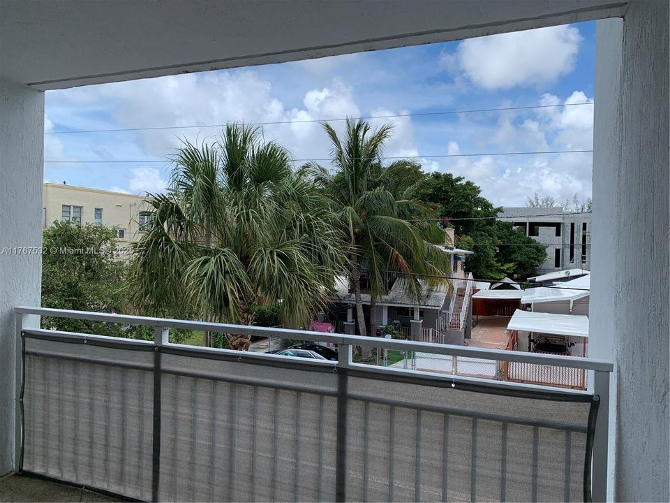 最近售出: $298,000 (2 贝兹, 2 浴室, 962 平方英尺)