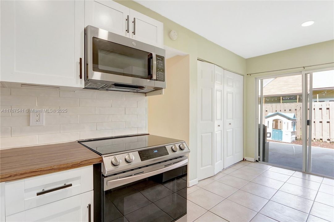 Recently Sold: $360,000 (2 beds, 2 baths, 1230 Square Feet)