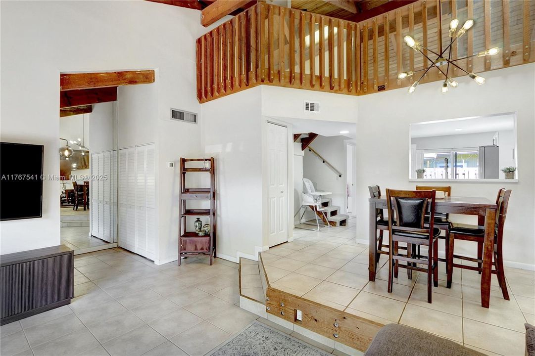 Recently Sold: $360,000 (2 beds, 2 baths, 1230 Square Feet)