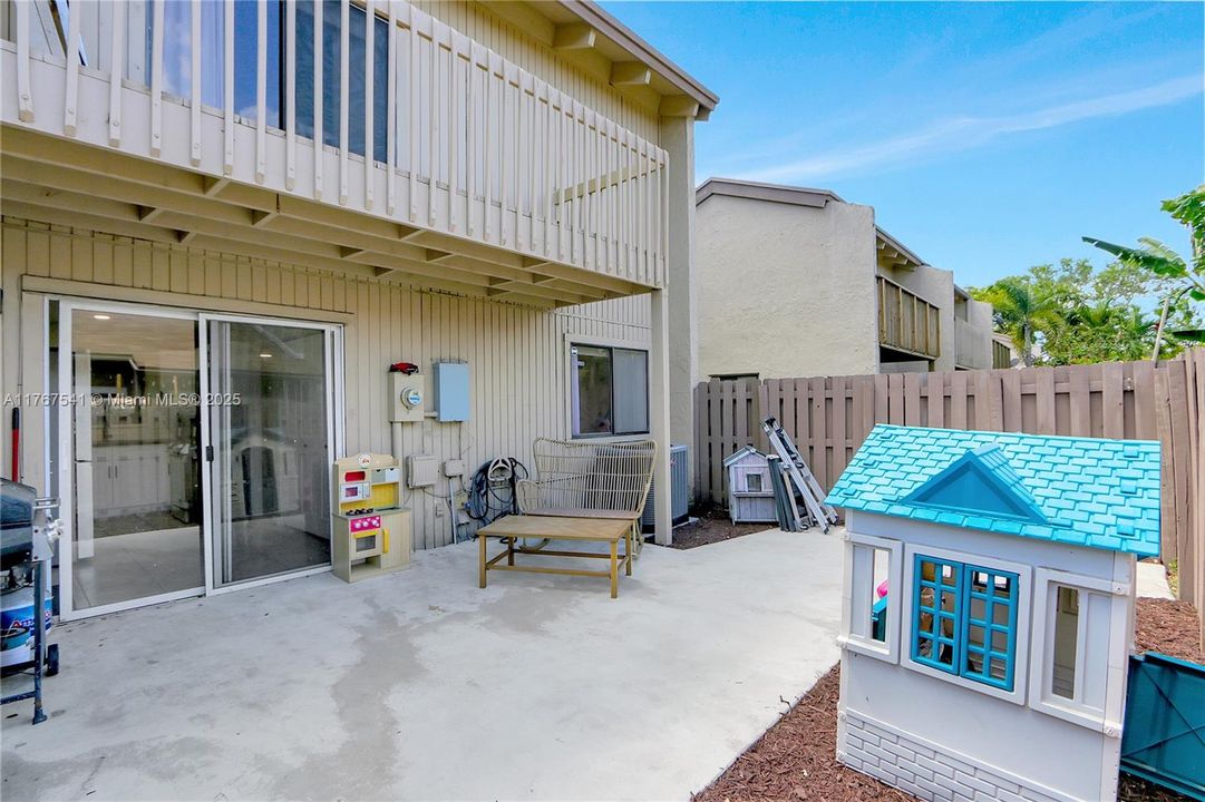 Recently Sold: $360,000 (2 beds, 2 baths, 1230 Square Feet)