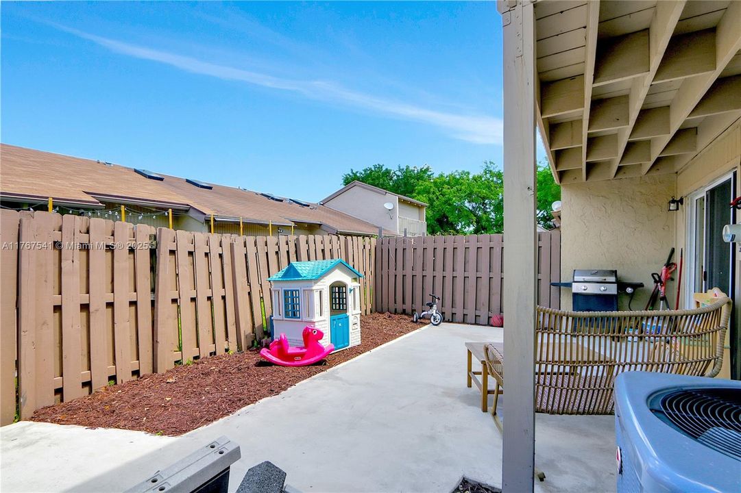 Recently Sold: $360,000 (2 beds, 2 baths, 1230 Square Feet)