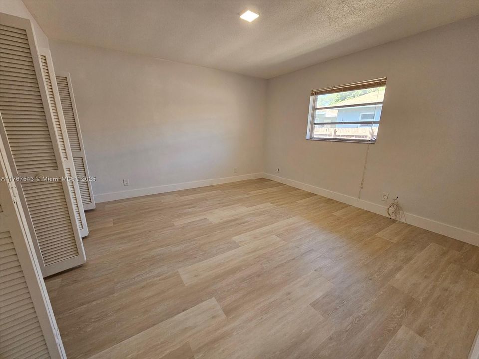 最近租的: $1,650 (1 贝兹, 1 浴室, 700 平方英尺)