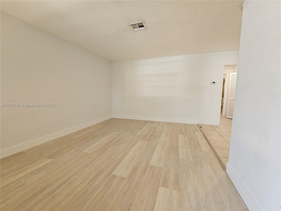 最近租的: $1,650 (1 贝兹, 1 浴室, 700 平方英尺)