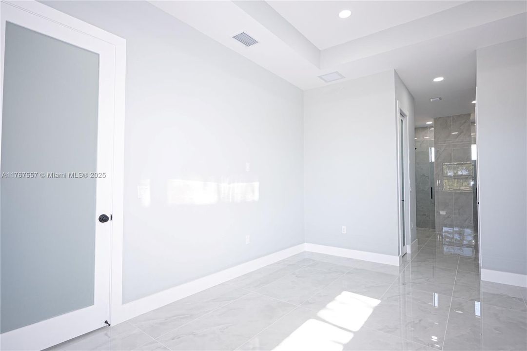 Недавно продано: $395,000 (4 спален, 2 ванн, 1800 Квадратных фут)