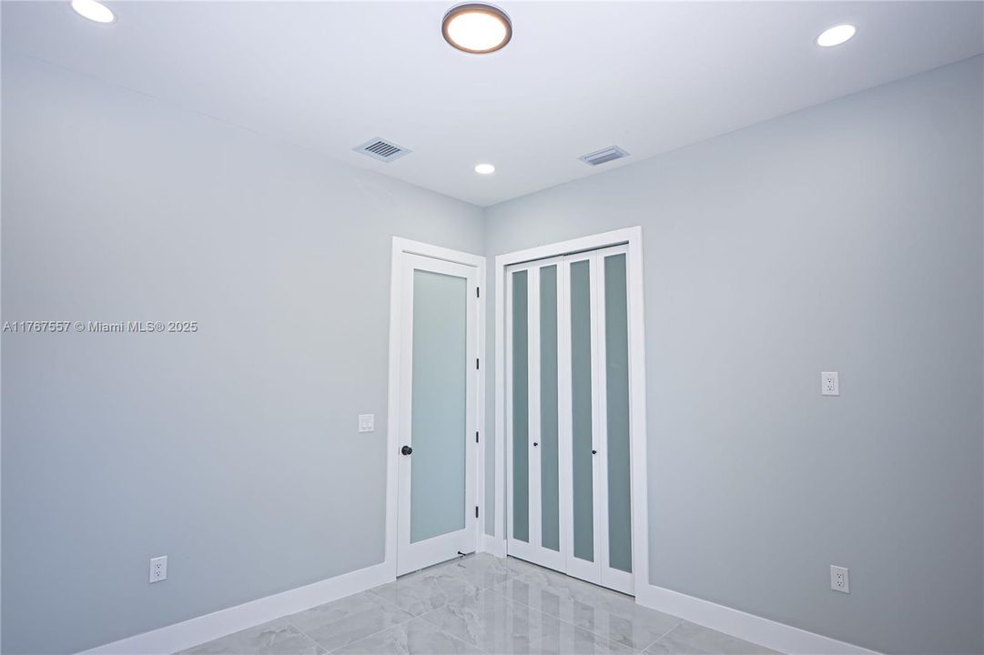 Недавно продано: $395,000 (4 спален, 2 ванн, 1800 Квадратных фут)