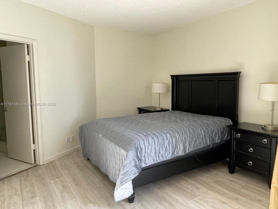 Recently Sold: $385,000 (2 beds, 2 baths, 1400 Square Feet)