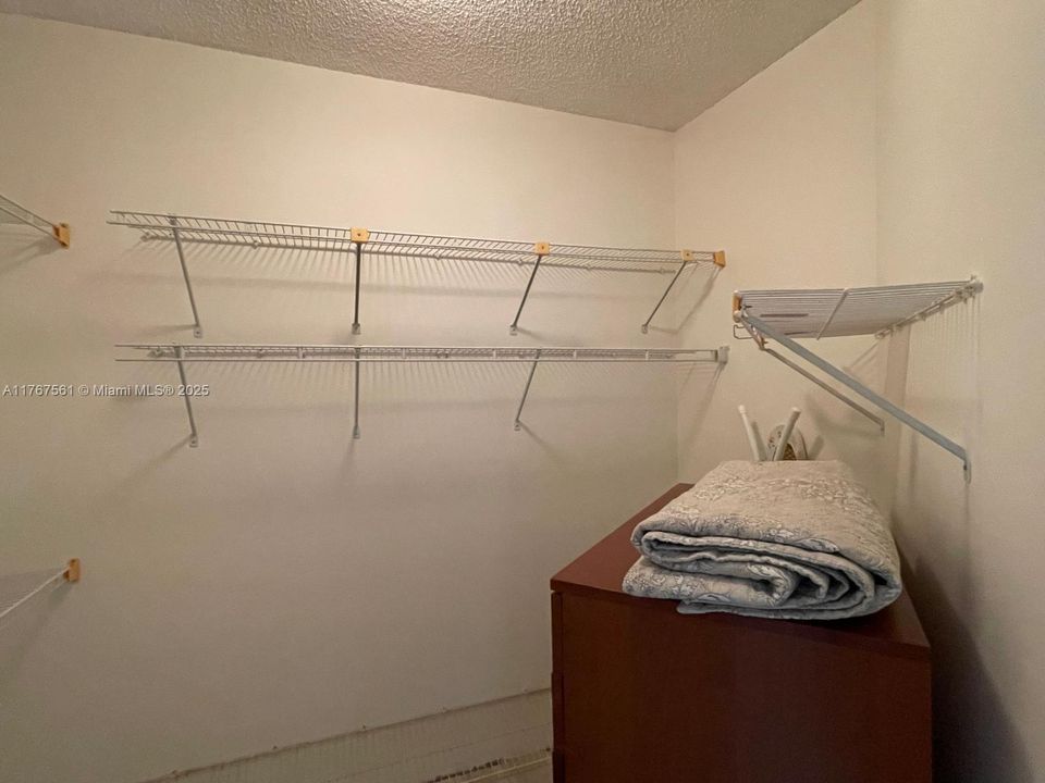 Recently Sold: $385,000 (2 beds, 2 baths, 1400 Square Feet)