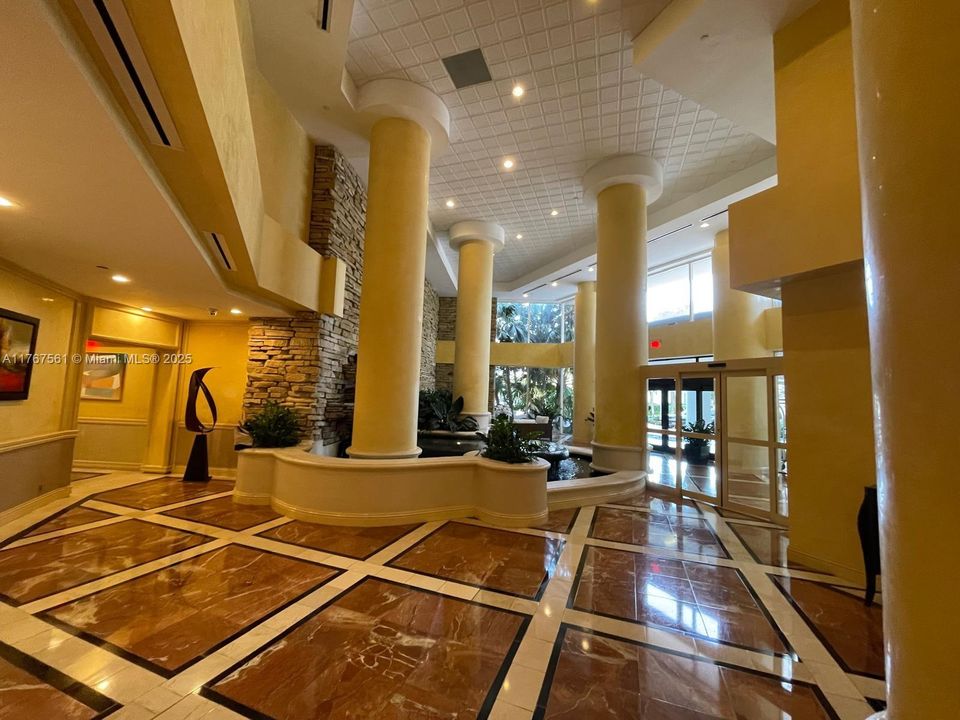 Recently Sold: $385,000 (2 beds, 2 baths, 1400 Square Feet)