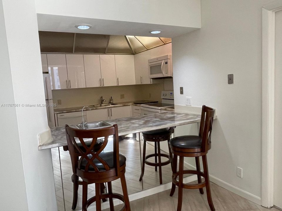 Recently Sold: $385,000 (2 beds, 2 baths, 1400 Square Feet)