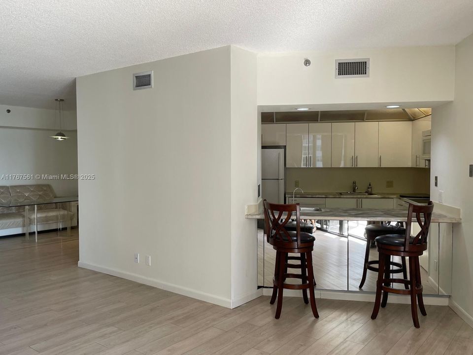 Recently Sold: $385,000 (2 beds, 2 baths, 1400 Square Feet)