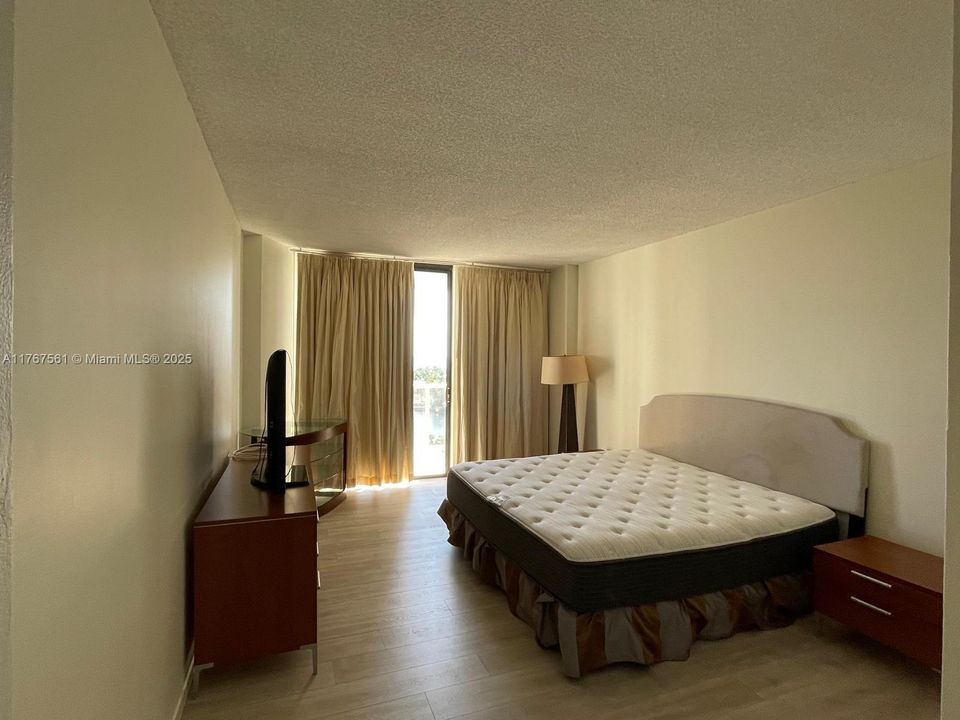 Recently Sold: $385,000 (2 beds, 2 baths, 1400 Square Feet)