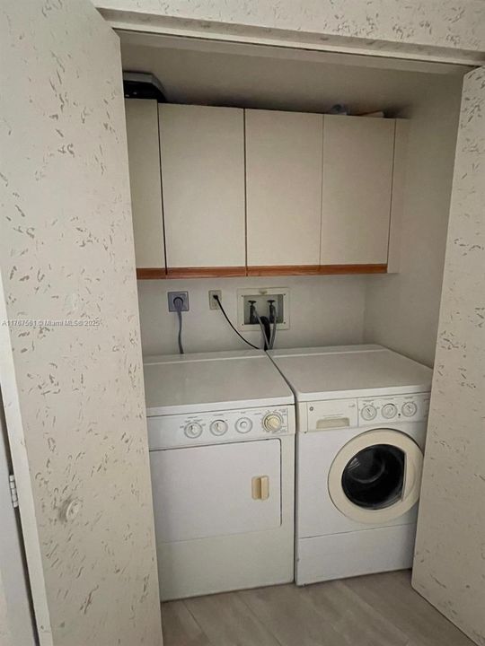 Recently Sold: $385,000 (2 beds, 2 baths, 1400 Square Feet)