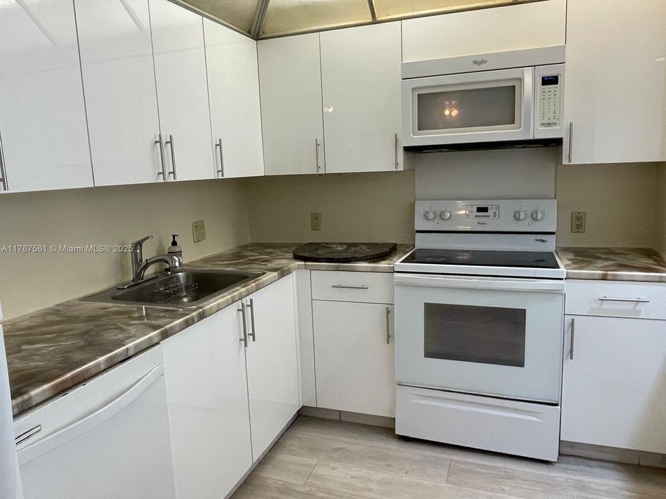 Recently Sold: $385,000 (2 beds, 2 baths, 1400 Square Feet)