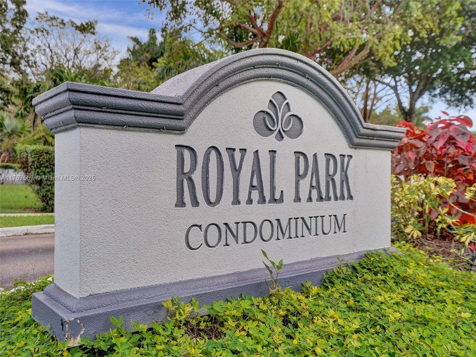 最近售出: $154,770 (2 贝兹, 2 浴室, 975 平方英尺)