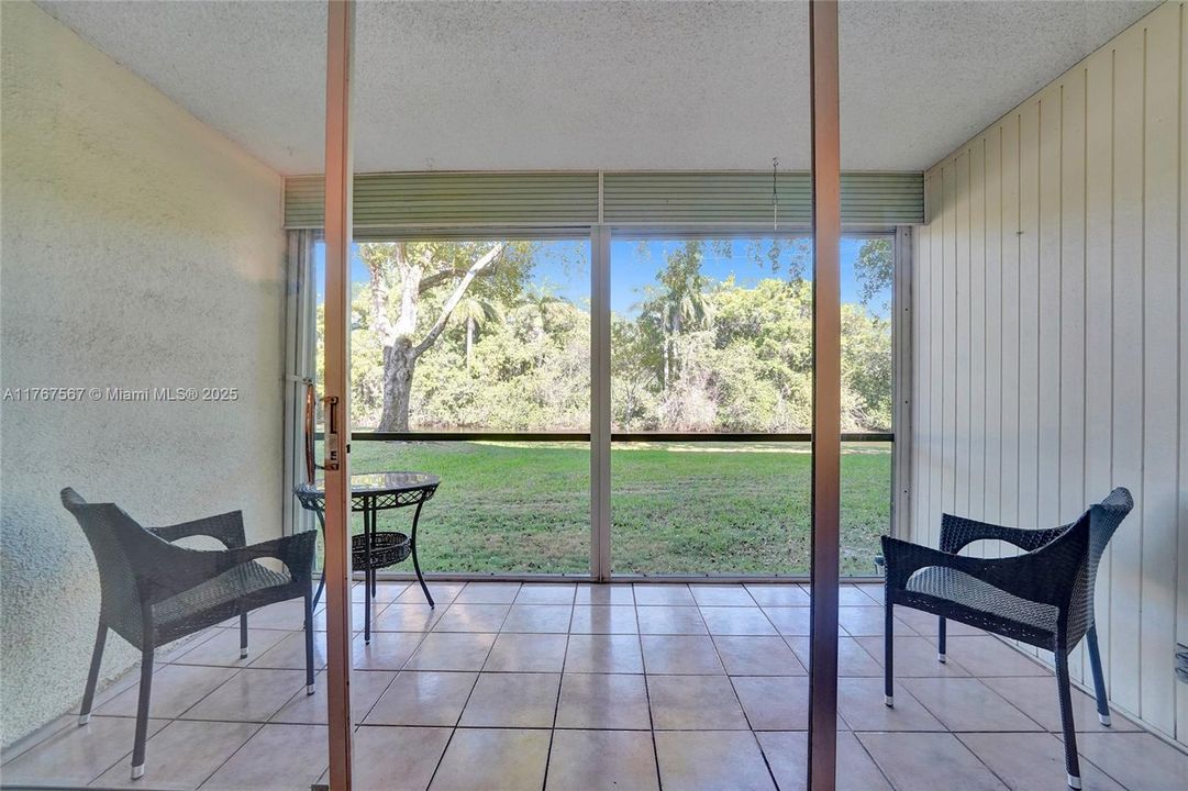 最近售出: $154,770 (2 贝兹, 2 浴室, 975 平方英尺)