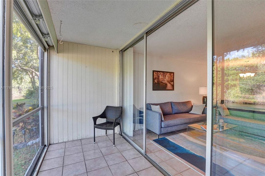 最近售出: $154,770 (2 贝兹, 2 浴室, 975 平方英尺)