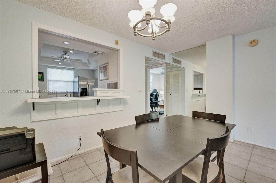 最近售出: $154,770 (2 贝兹, 2 浴室, 975 平方英尺)