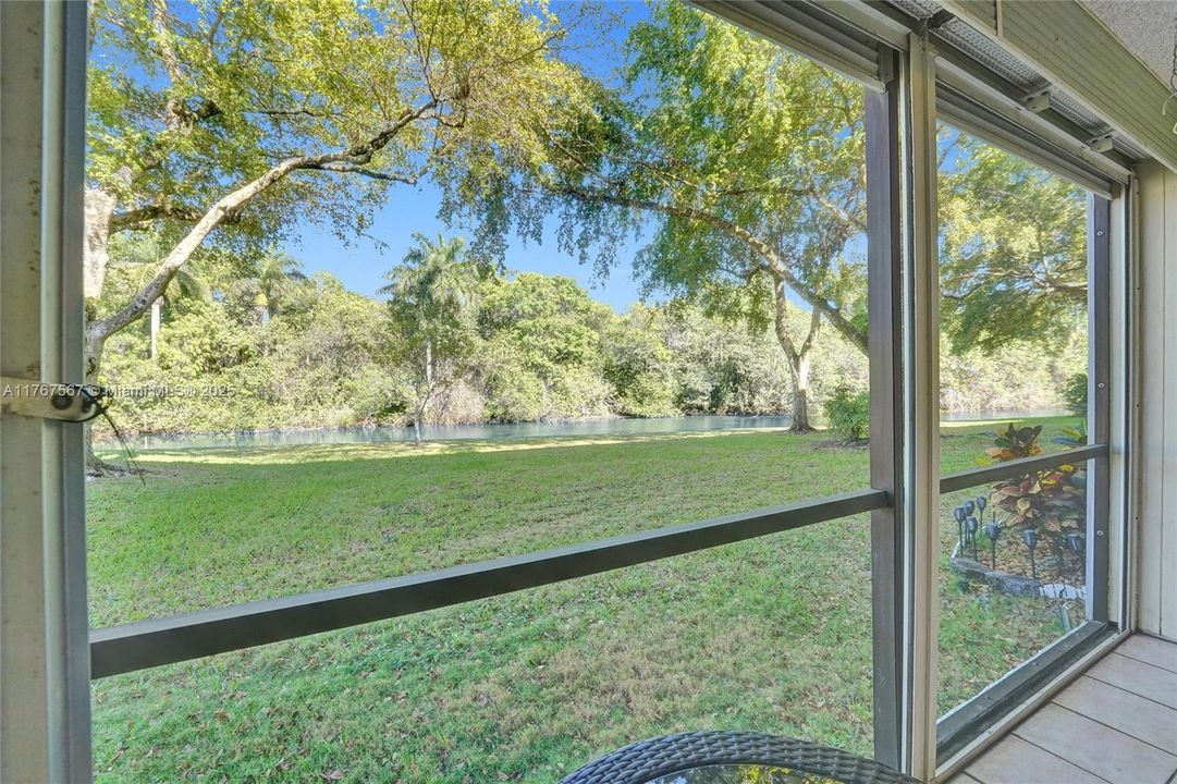 最近售出: $154,770 (2 贝兹, 2 浴室, 975 平方英尺)