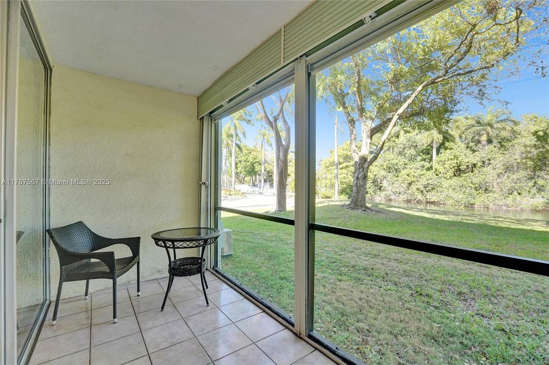 最近售出: $154,770 (2 贝兹, 2 浴室, 975 平方英尺)