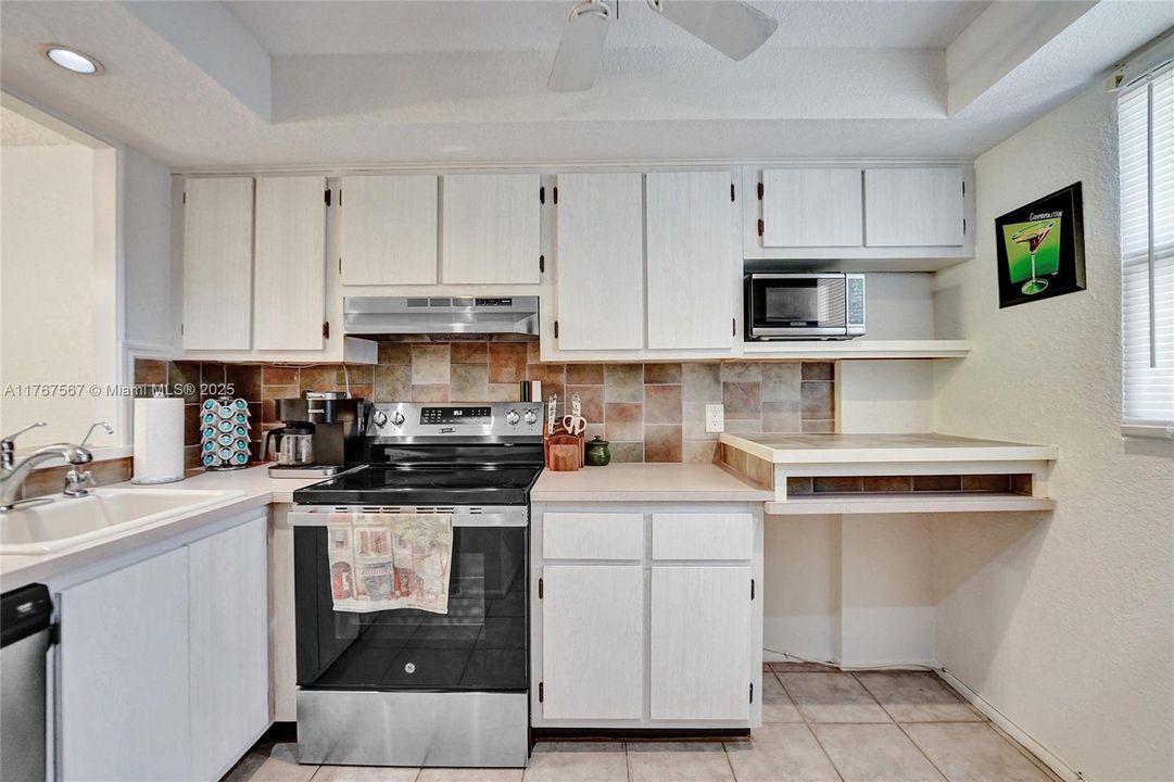 最近售出: $154,770 (2 贝兹, 2 浴室, 975 平方英尺)