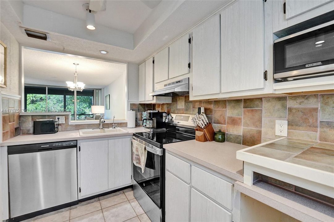 最近售出: $154,770 (2 贝兹, 2 浴室, 975 平方英尺)