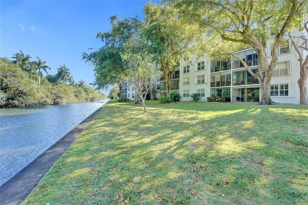 最近售出: $154,770 (2 贝兹, 2 浴室, 975 平方英尺)