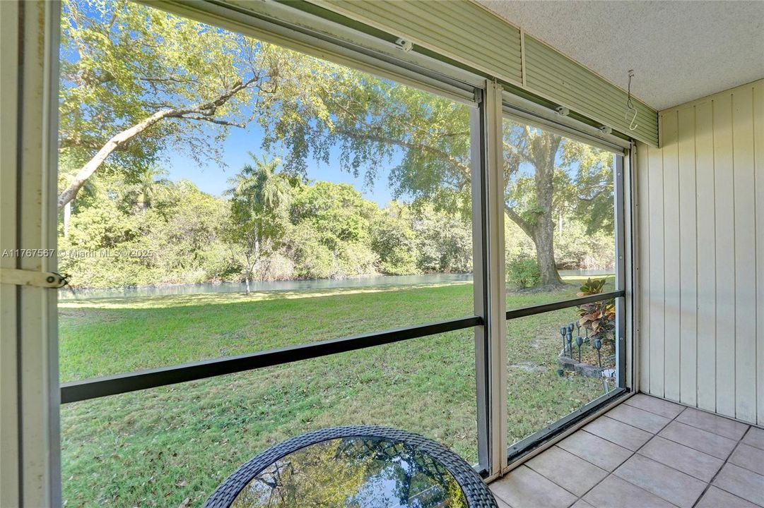 最近售出: $154,770 (2 贝兹, 2 浴室, 975 平方英尺)