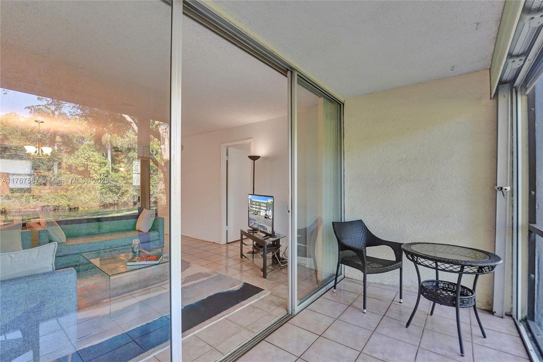 最近售出: $154,770 (2 贝兹, 2 浴室, 975 平方英尺)