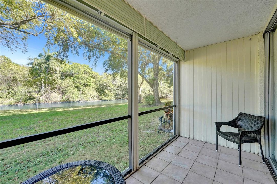 最近售出: $154,770 (2 贝兹, 2 浴室, 975 平方英尺)