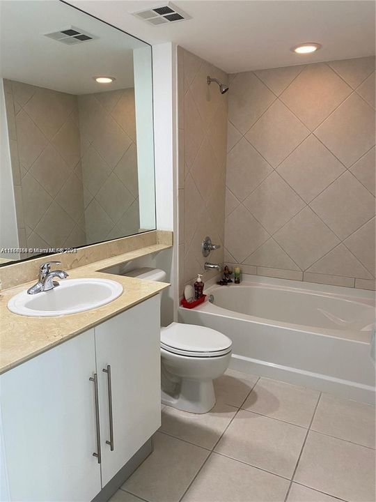 Recently Rented: $3,600 (2 beds, 2 baths, 1105 Square Feet)