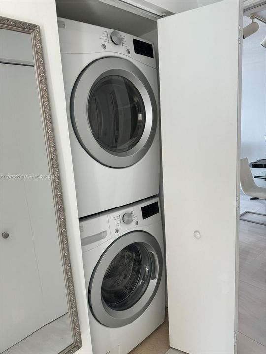 Recently Rented: $3,600 (2 beds, 2 baths, 1105 Square Feet)