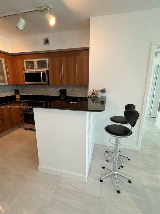 Recently Rented: $3,600 (2 beds, 2 baths, 1105 Square Feet)