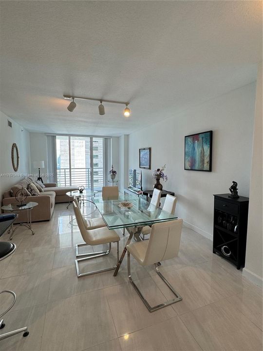 Recently Rented: $3,600 (2 beds, 2 baths, 1105 Square Feet)