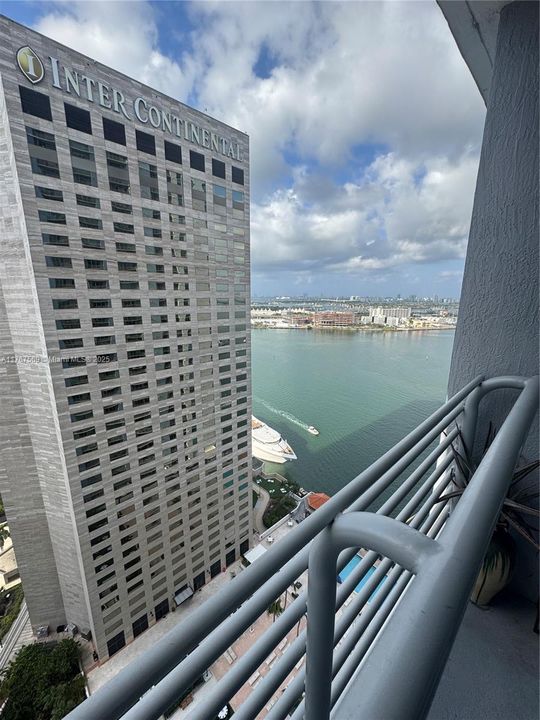 Recently Rented: $3,600 (2 beds, 2 baths, 1105 Square Feet)