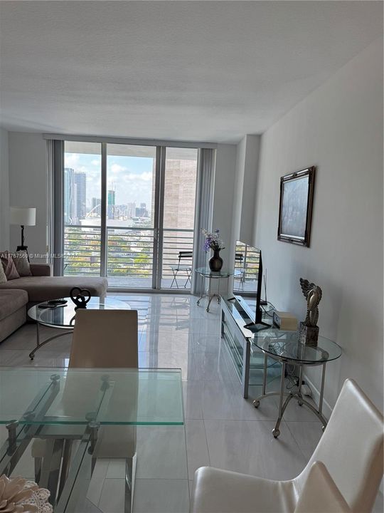 Recently Rented: $3,600 (2 beds, 2 baths, 1105 Square Feet)