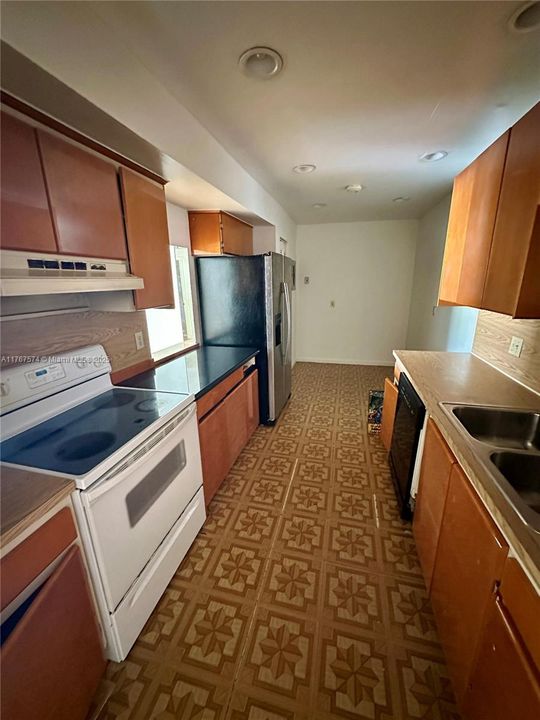 Vendido Recientemente: $250,000 (2 camas, 2 baños, 1180 Pies cuadrados)