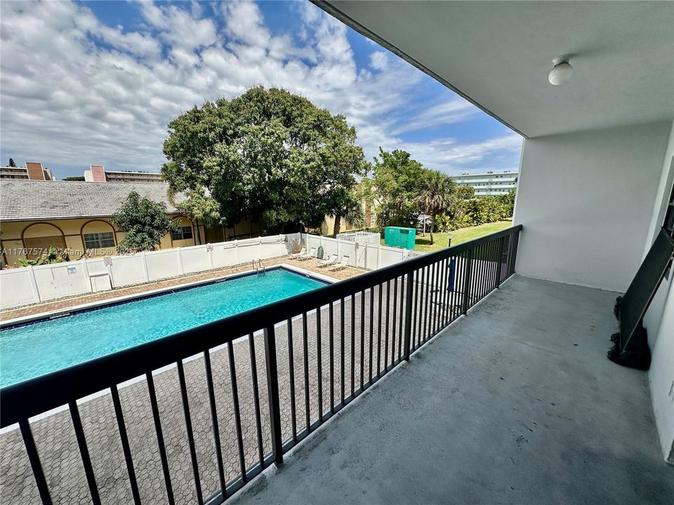 Vendido Recientemente: $250,000 (2 camas, 2 baños, 1180 Pies cuadrados)