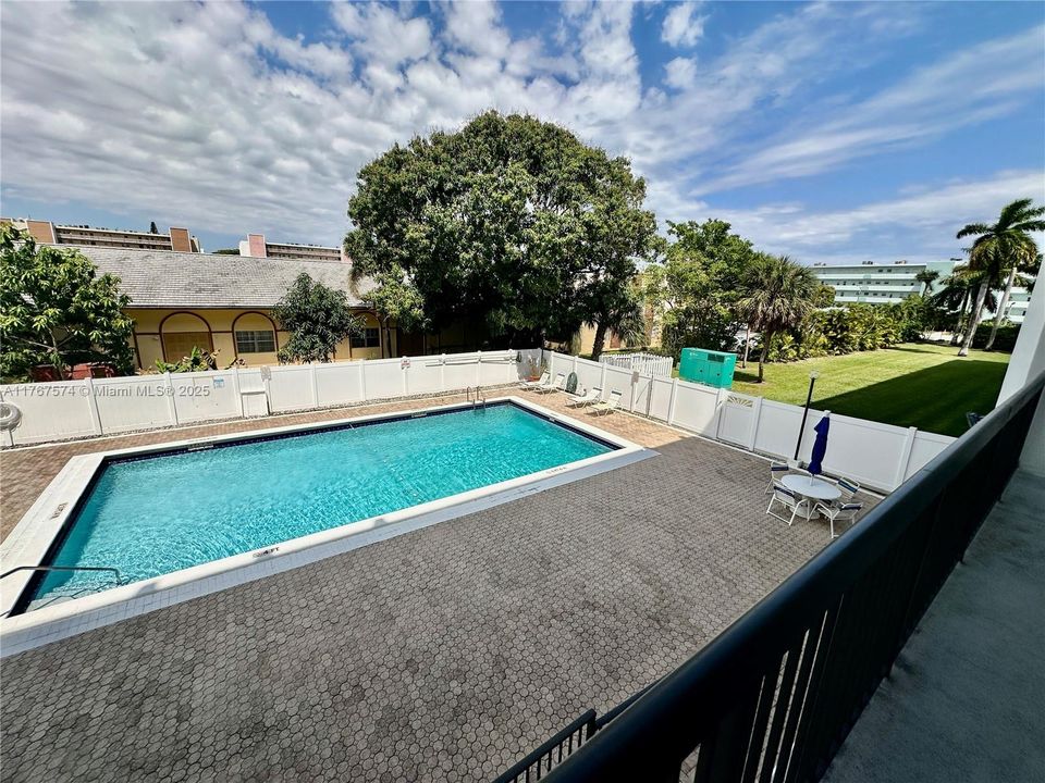 Vendido Recientemente: $250,000 (2 camas, 2 baños, 1180 Pies cuadrados)