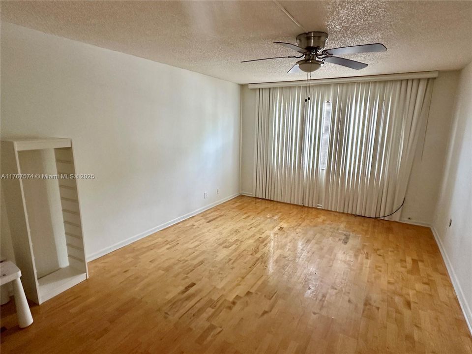 Vendido Recientemente: $250,000 (2 camas, 2 baños, 1180 Pies cuadrados)